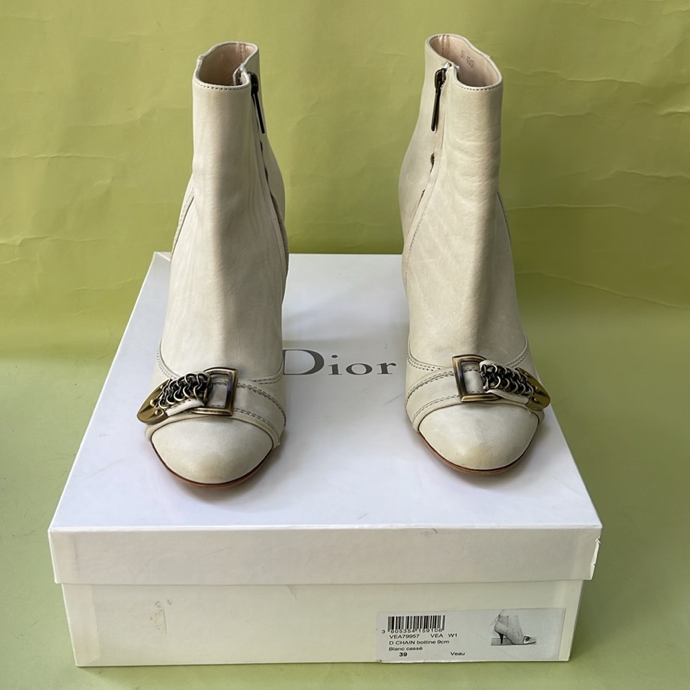Vintage light gray/silver Dior all leather booties in original box - Picture 4 of 16